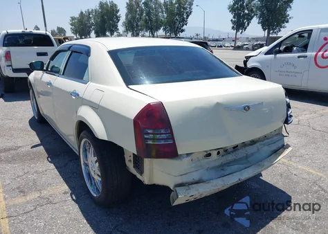 2007 Chrysler 300 z USA, uszkodzony, nr VIN 2C3KA43R67H855352